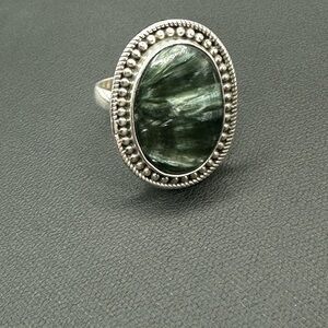 Elegant Silver Ring with Deep Green Stone